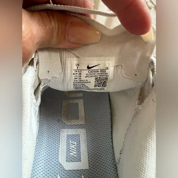 Women’s Nike Air Zoom Pegasus 37 Sneakers - Picture 8 of 10